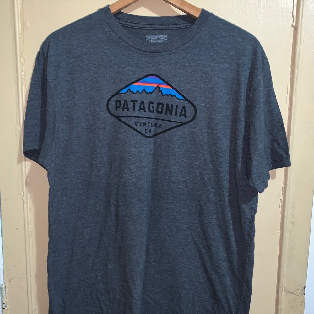 Patagonia t shirt size XL dark grey